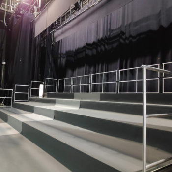 grada-enmoquetada-02 grada-enmoquetada-02